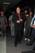 Shatrughan Sinha return from Singapore after attending IIFA Awards in Mumbai on 11th June 2012 (83).JPG